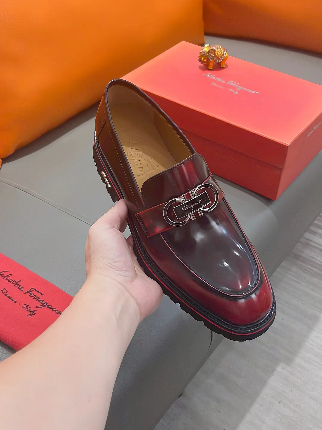 Men's shoes FERRAGAMO "Ferragamo" P540 Regular size: 39-44 (38, 45, 46, 47 customized) (suit shoes) Product materials: Selected first-layer cowhide upper, imported sheepskin lining; original outsole.